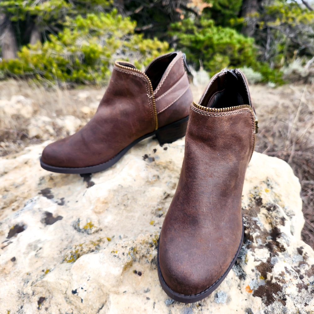 Carlos Santana Brown Ankle Booties Buckle Zipper Low Heel Size 6.5 Boho Western - Picture 2 of 7